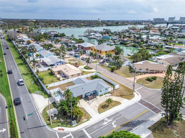 2 79TH STREET S, St Petersburg, FL 33707