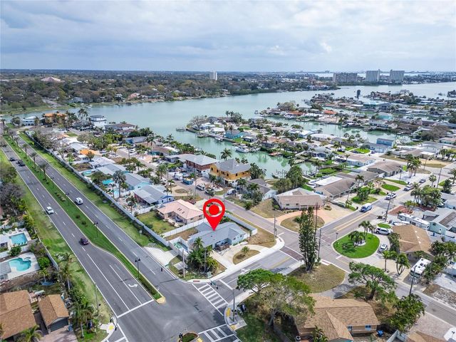 2 79TH STREET S, St Petersburg, FL 33707