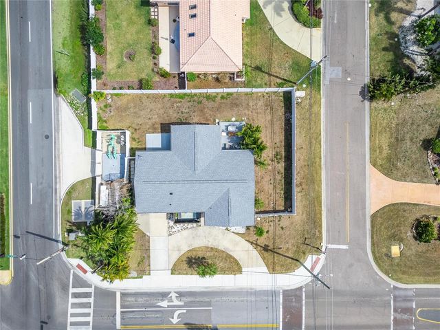2 79TH STREET S, St Petersburg, FL 33707