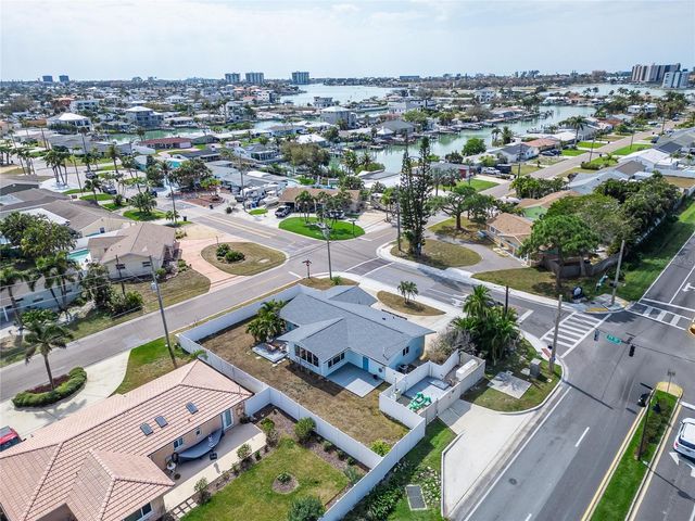 2 79TH STREET S, St Petersburg, FL 33707