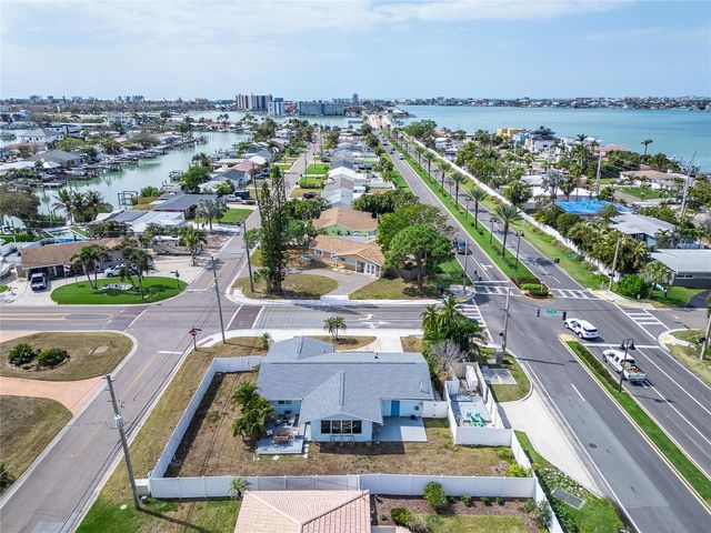 2 79TH STREET S, St Petersburg, FL 33707