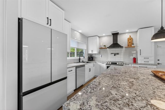 2 79TH STREET S, St Petersburg, FL 33707