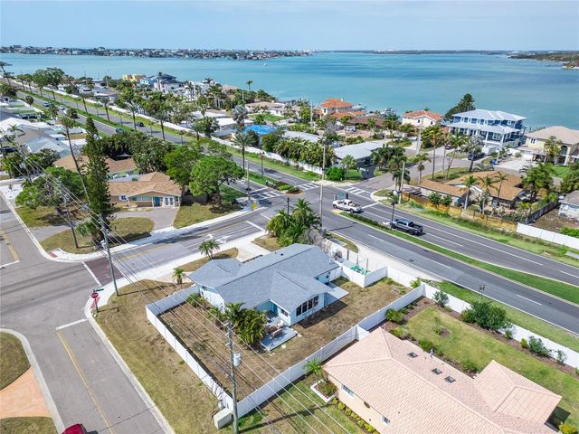 2 79TH STREET S, St Petersburg, FL 33707