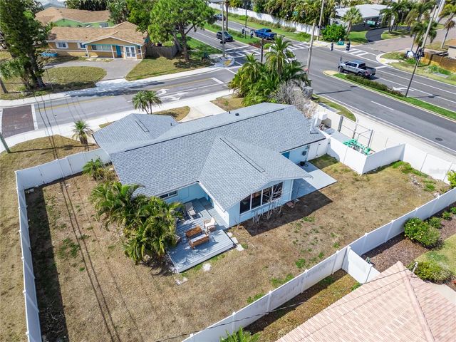 2 79TH STREET S, St Petersburg, FL 33707