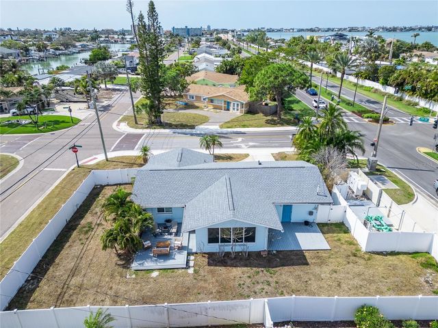 2 79TH STREET S, St Petersburg, FL 33707