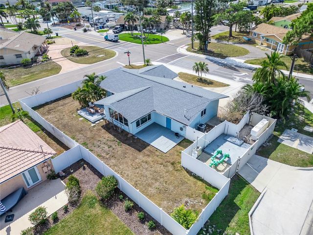 2 79TH STREET S, St Petersburg, FL 33707