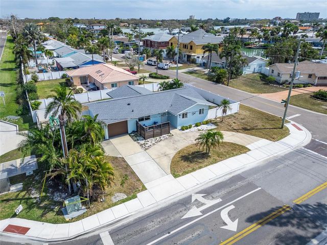 2 79TH STREET S, St Petersburg, FL 33707