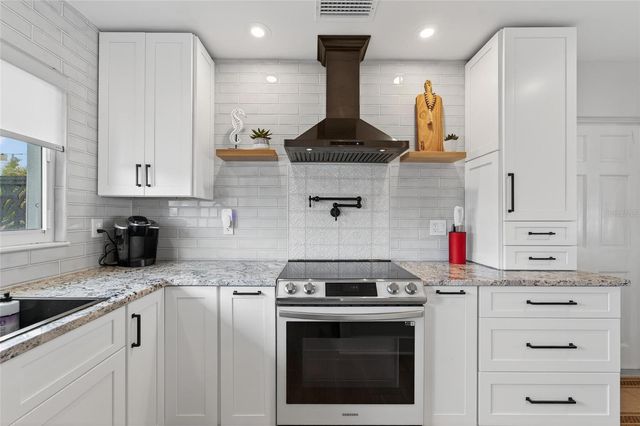 2 79TH STREET S, St Petersburg, FL 33707