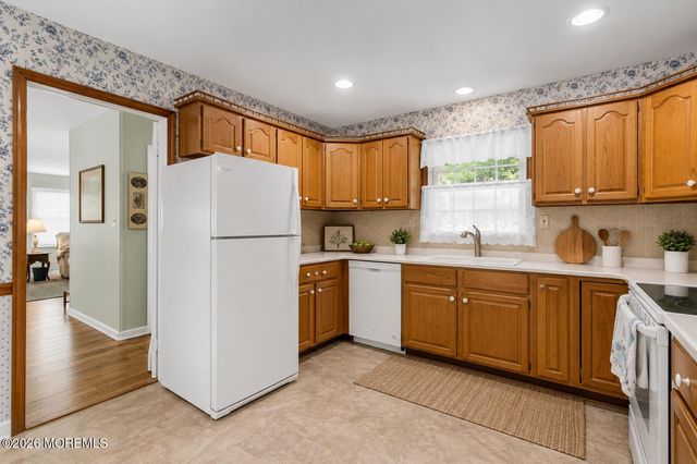 58 Brookview Lane, Aberdeen, NJ 07747