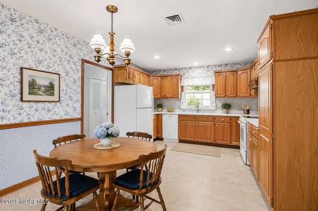 58 Brookview Lane, Aberdeen, NJ 07747