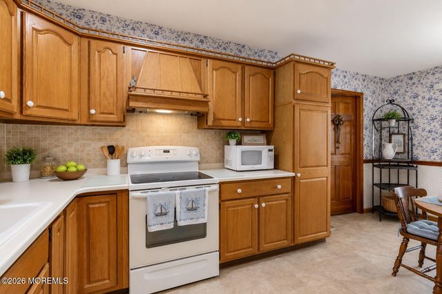 58 Brookview Lane, Aberdeen, NJ 07747