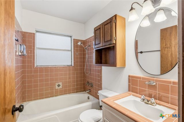 4606 Evergreen Street, Victoria, TX 77904