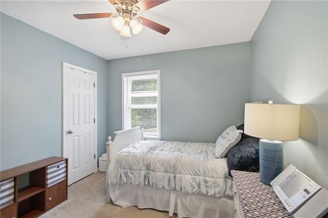 6453 N Amoret Avenue, Kansas City, MO 64151