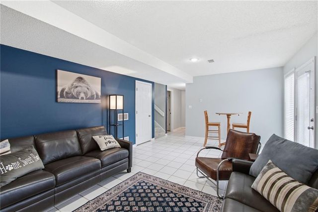 6453 N Amoret Avenue, Kansas City, MO 64151