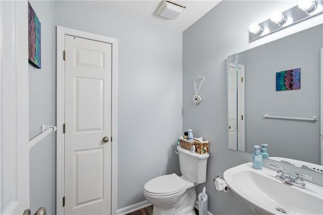 6453 N Amoret Avenue, Kansas City, MO 64151