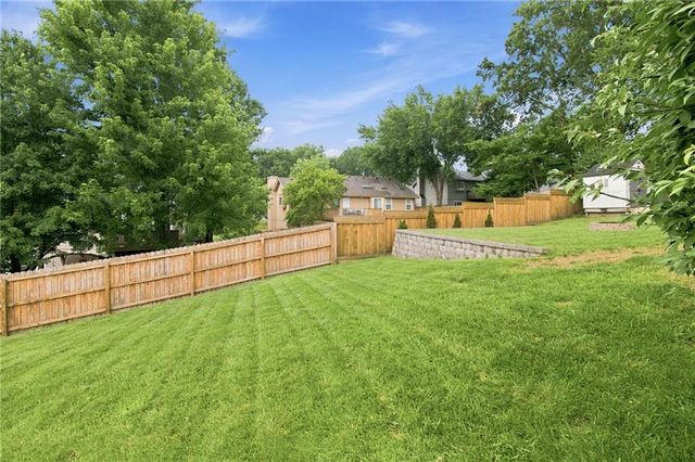 6453 N Amoret Avenue, Kansas City, MO 64151