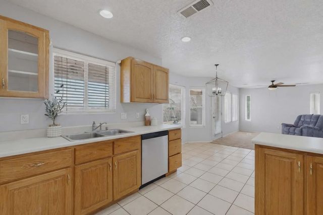 360 Don Carlos Avenue NE, Los Lunas, NM 87031