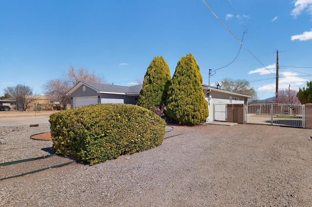 360 Don Carlos Avenue NE, Los Lunas, NM 87031