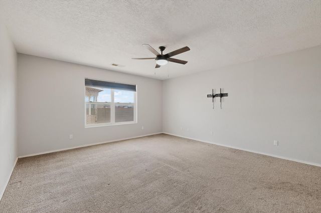 360 Don Carlos Avenue NE, Los Lunas, NM 87031