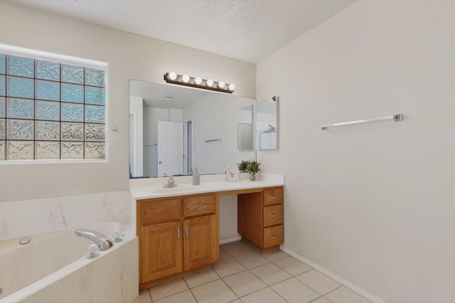 360 Don Carlos Avenue NE, Los Lunas, NM 87031