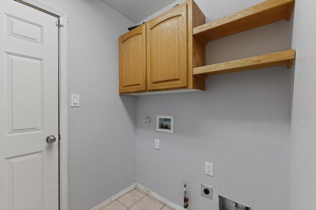 360 Don Carlos Avenue NE, Los Lunas, NM 87031