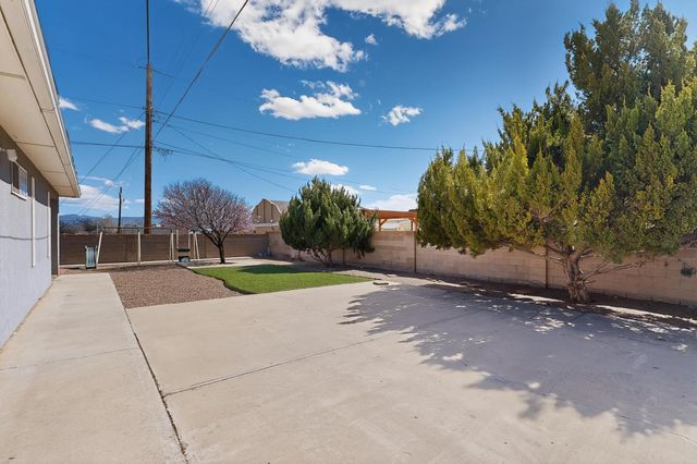 360 Don Carlos Avenue NE, Los Lunas, NM 87031