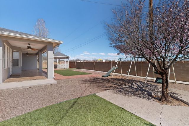 360 Don Carlos Avenue NE, Los Lunas, NM 87031