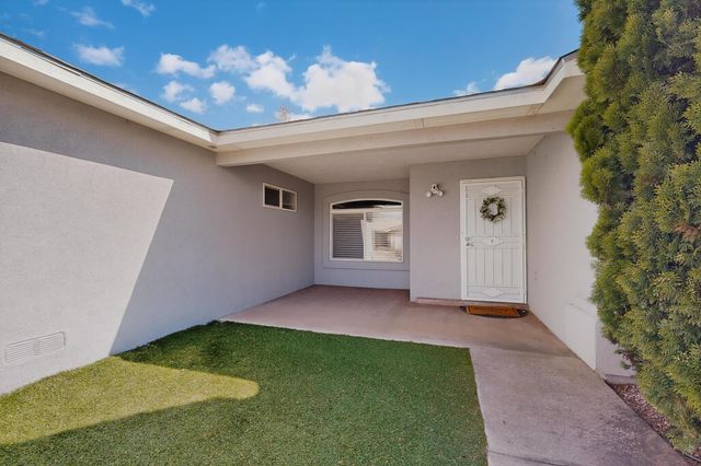 360 Don Carlos Avenue NE, Los Lunas, NM 87031