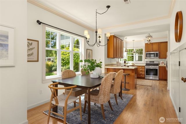1803 Parade Grounds Avenue NE, Bainbridge Island, WA 98110