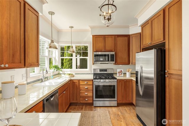 1803 Parade Grounds Avenue NE, Bainbridge Island, WA 98110