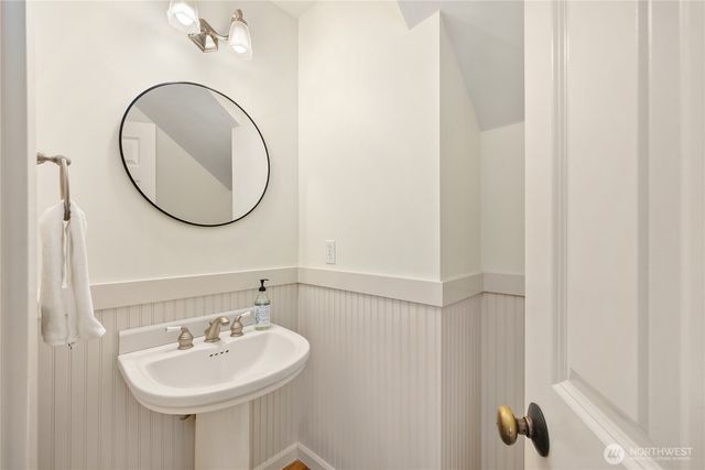 1803 Parade Grounds Avenue NE, Bainbridge Island, WA 98110
