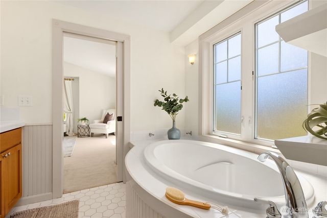 1803 Parade Grounds Avenue NE, Bainbridge Island, WA 98110