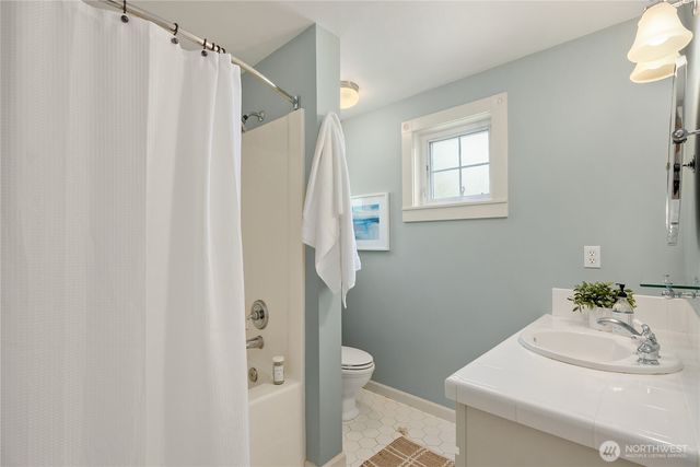 1803 Parade Grounds Avenue NE, Bainbridge Island, WA 98110