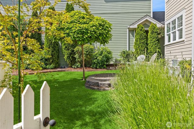 1803 Parade Grounds Avenue NE, Bainbridge Island, WA 98110
