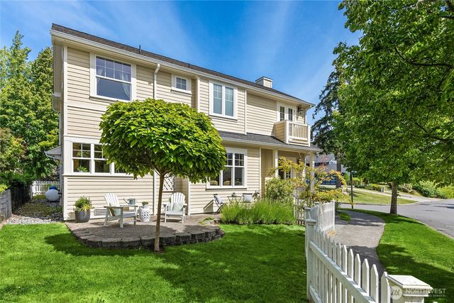 1803 Parade Grounds Avenue NE, Bainbridge Island, WA 98110