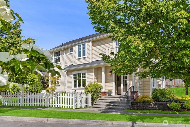 1803 Parade Grounds Avenue NE, Bainbridge Island, WA 98110