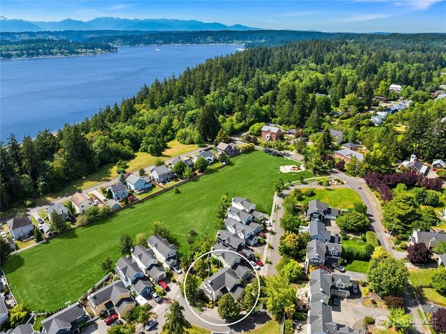 1803 Parade Grounds Avenue NE, Bainbridge Island, WA 98110