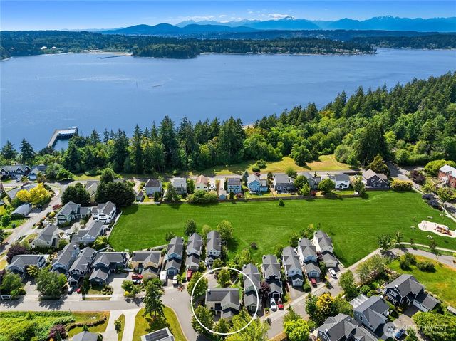 1803 Parade Grounds Avenue NE, Bainbridge Island, WA 98110