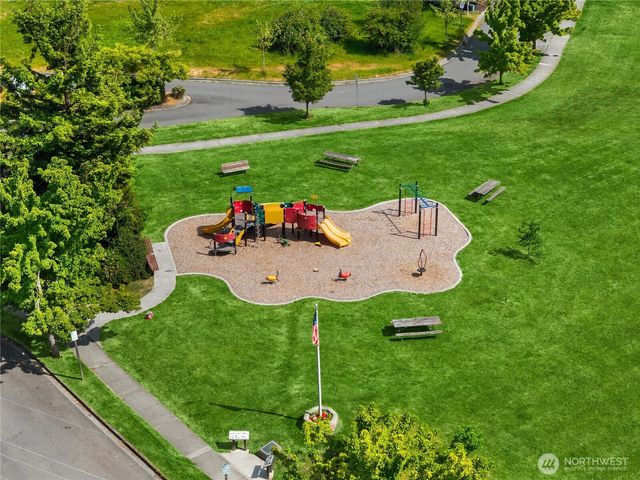 1803 Parade Grounds Avenue NE, Bainbridge Island, WA 98110