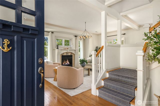 1803 Parade Grounds Avenue NE, Bainbridge Island, WA 98110