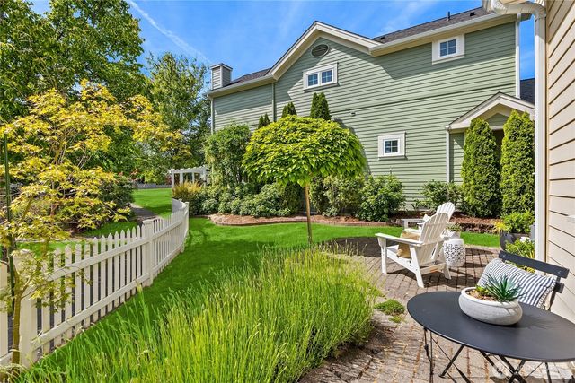 1803 Parade Grounds Avenue NE, Bainbridge Island, WA 98110