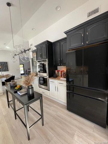 79 Jagger Lane, Westhampton, NY 11977