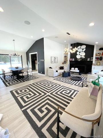 79 Jagger Lane, Westhampton, NY 11977