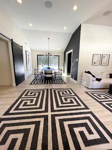 79 Jagger Lane, Westhampton, NY 11977