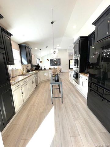 79 Jagger Lane, Westhampton, NY 11977