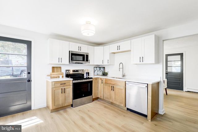 636 OSBORNE AVE, Morrisville, PA 19067
