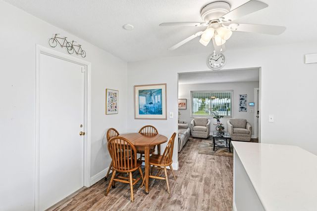 527 SW 16th Street, Boynton Beach, FL 33426