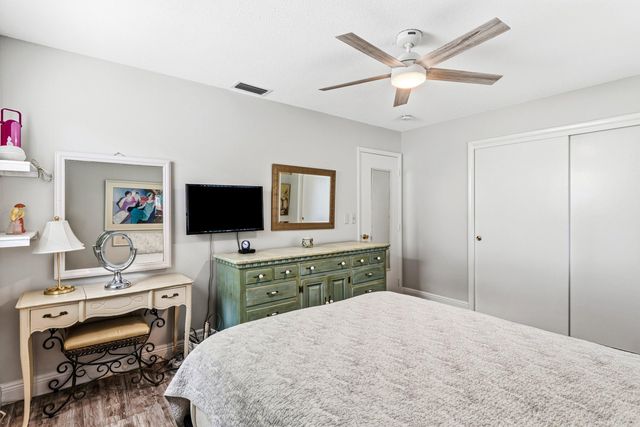 527 SW 16th Street, Boynton Beach, FL 33426