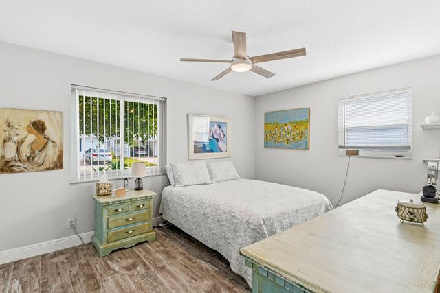 527 SW 16th Street, Boynton Beach, FL 33426