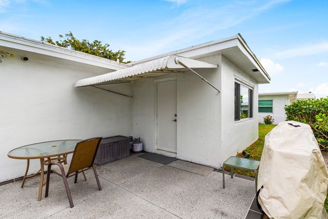 527 SW 16th Street, Boynton Beach, FL 33426